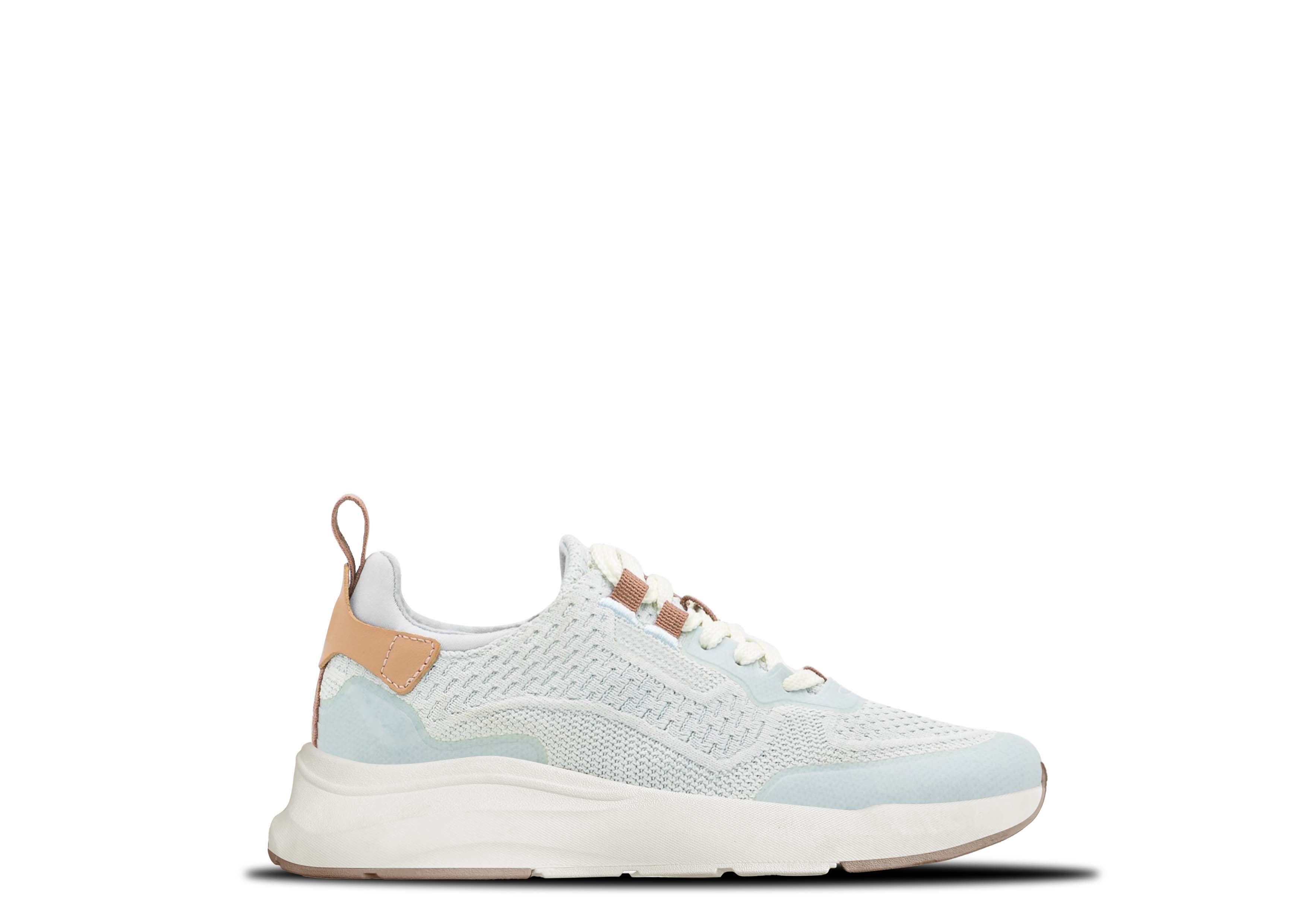 FLY KNIT SNEAKER 004