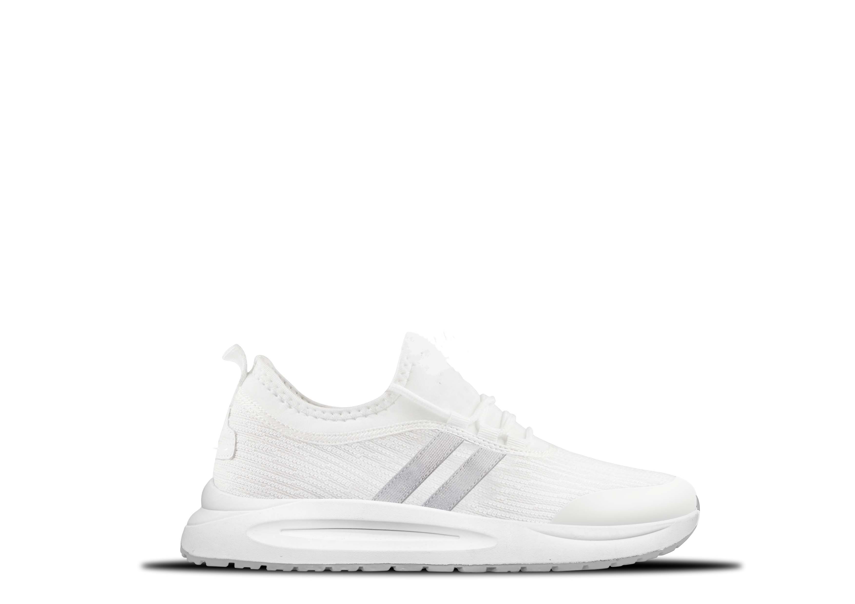 FLY KNIT SNEAKER 037